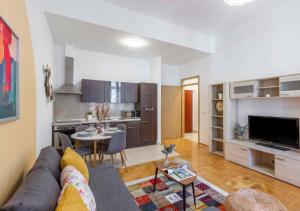 Central Gozsdu Apartment By Cavaland