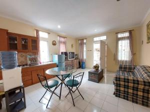 Villa kota bunga at puncak bogor 3BR Free AC dan Karoke Super Lengkap