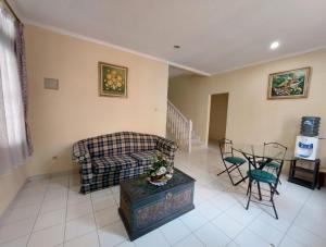 Villa kota bunga at puncak bogor 3BR Free AC dan Karoke Super Lengkap