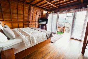 Panorama - Family Room