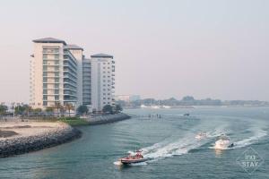 Luxury Palm with Billiard, PingPong table and Beach for 4