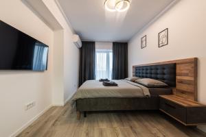 Vanda - Park-View Apartment with Private Balcony