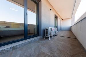 Vanda - Park-View Apartment with Private Balcony