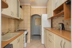 Praga Kinowa Comfy Apartment by BookingHost