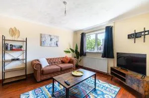 Elegant & Cosy 3BR Home Near Ipswich City Centre - Whitton