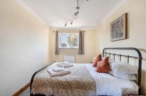 Spacious & Elegant 3BR Home Near Ipswich City Centre