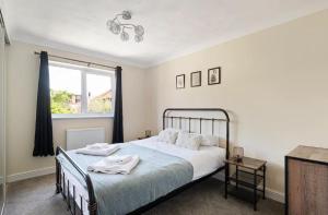 Elegant & Cosy 3BR Home Near Ipswich City Centre