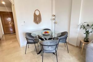 Hermoso apartamento de 2 dormitorios, gran terraza, vistas al mar y cerca de la playa "El Mirador de Coco"