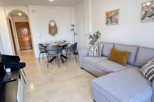 Hermoso apartamento de 2 dormitorios, gran terraza, vistas al mar y cerca de la playa "El Mirador de Coco"