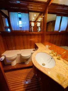 Imbarcazione Luxury CANADOS 86 FLY