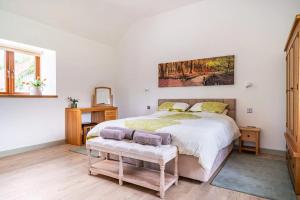 The Barn at Burfords with wood fired hot tub