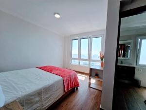 VV Milenaiver "by henrypole home"