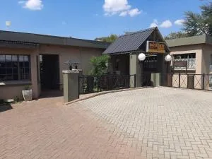 Wi Villa Lê Guest House - Fichardtpark