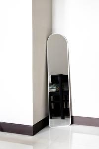 Cubao Manhattan Heights Residential Condo TC10N - Bright Studio with Pool, Balcony - Next to AliMall and SM - Walking Distance to Araneta Coliseum and Gateway Mall in Cubao Quezon City - Staycations by SMS