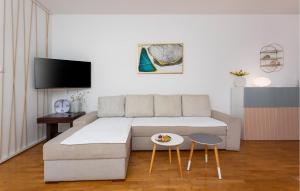 1 Bedroom Cozy Apartment In Malinska 