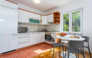 1 Bedroom Cozy Apartment In Malinska 
