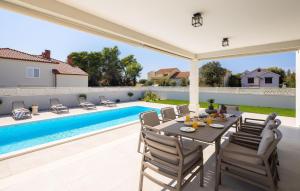 Stunning Home In Petrcane