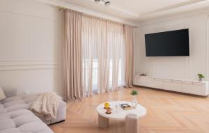 Stunning Home In Petrcane 