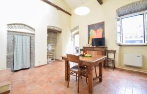 Gorgeous Apartment In Pontremoli