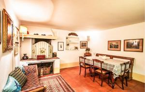 3 Bedroom Beautiful Home In Camaiore