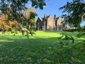 Luxury Attic Studio, heart of Uppermill, Saddleworth - Delph