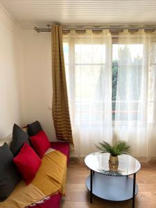 Appartements Charmant logement situe en plein verdure et au centre ville de Rosny Sous Bois : photos des chambres