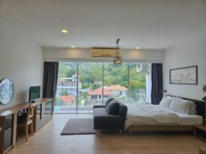 The Olive Studio Room at Chic Condominium