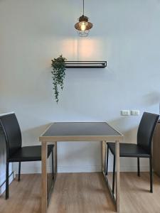 The Olive Studio Room at Chic Condominium