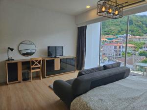 The Olive Studio Room at Chic Condominium