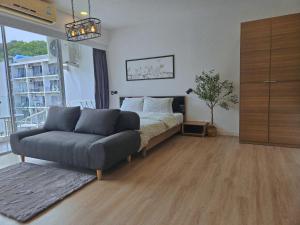 The Olive Studio Room at Chic Condominium