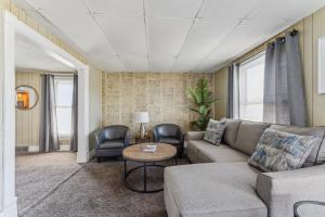 Snug Escape Close to Niagara Falls home