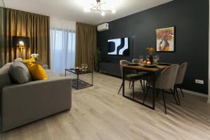 Luca - Luxury Park-View Apt with Balcony & Parking