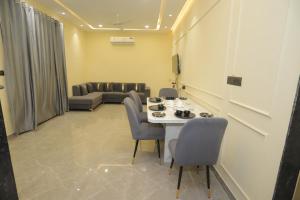 The Golden Glow by Ivory Stays