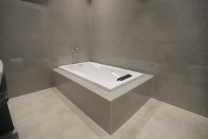 The Golden Glow by Ivory Stays