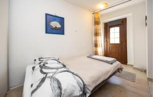 Awesome Apartment In Split With Wifi