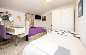 Awesome Apartment In Split With Wifi