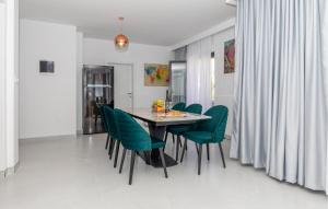 Lovely Apartment In Duboka With Wifi 