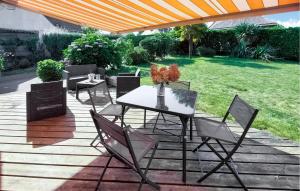 Maisons de vacances 4 Bedroom Stunning Home In Gouesnach : photos des chambres