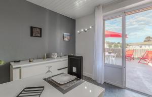 1 Bedroom Stunning Apartment In Médis