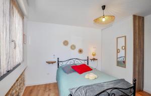 Maisons de vacances 4 Bedroom Gorgeous Home In Tournissan : photos des chambres