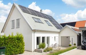 4 Bedroom Cozy Home In Ystad - 4hvězdičkové hotely ve městě Ystad