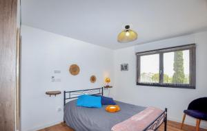 Maisons de vacances 4 Bedroom Gorgeous Home In Tournissan : photos des chambres