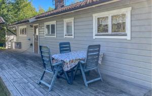 2 Bedroom Gorgeous Home In Ljusterö