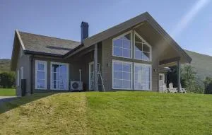 4 Bedroom Nice Home In Hildre - 西维克