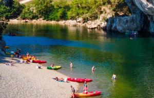 Maisons de vacances Awesome Home In Saint-Ambroix : photos des chambres