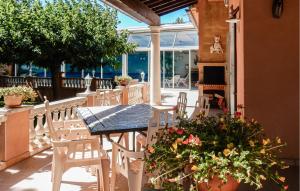 Maisons de vacances Stunning Home In Orange : photos des chambres