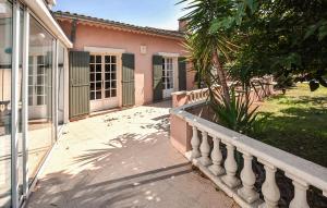 Maisons de vacances Stunning Home In Orange : photos des chambres