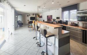Maisons de vacances Amazing Home In Creissan : photos des chambres