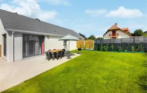 Stunning Home In Angerville Lorcher - Fontenay