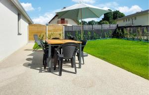 Maisons de vacances Stunning Home In Angerville L-orcher : photos des chambres